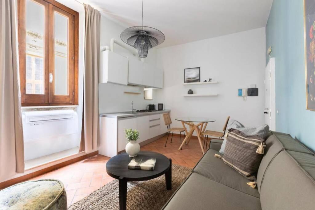 ローマCharming 1Br In Navona Squareアパートメント エクステリア 写真
